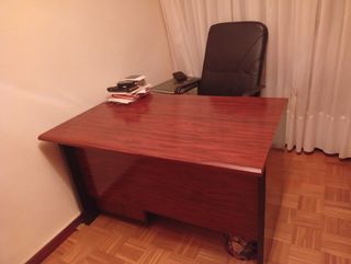 Conjunto mesa, cajonera y sillón de oficina 