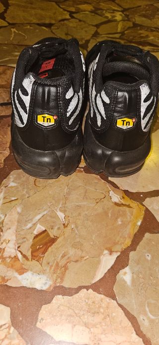 Nike TN - Scarpe Nere, rosse e reflectibe