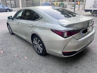 Lexus ES 2019
