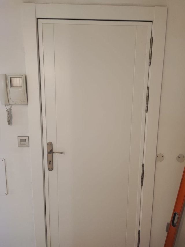 Carpintero montador de parquet y puertas