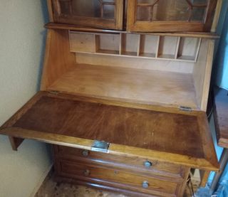 Bureau escritorio antiguo con vitrina