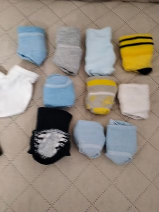 Set neonato: berretti e calzini