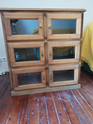 Aparador madera con cristal