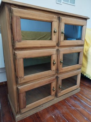 Aparador madera con cristal
