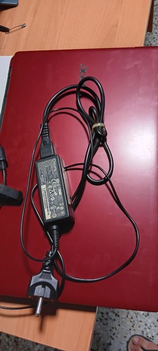 Portátil Acer rojo para piezas