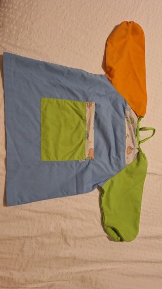 Bata infantil guardería multicolor con bolsillo