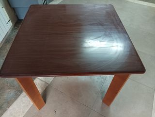 Mesa cuadrada madera oscura