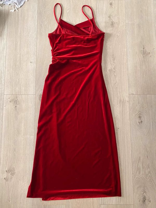 Vestido terciopelo lencero rojo burdeos Zara