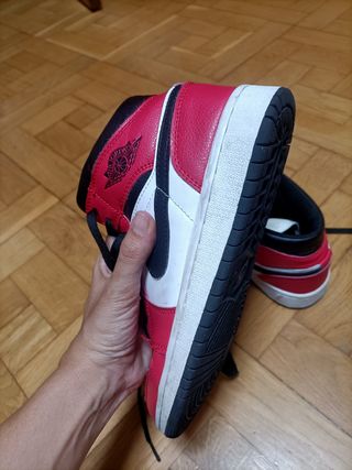 NIKE Air Jordan 1 Mid - Talla 38