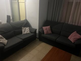vendo 2 Sofás iguales de 2 plazas,200€ cada uno.