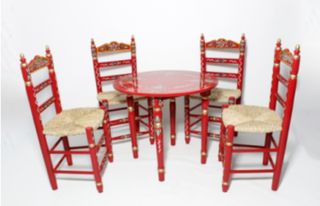 Mesa y 3 sillas estilo sevillano