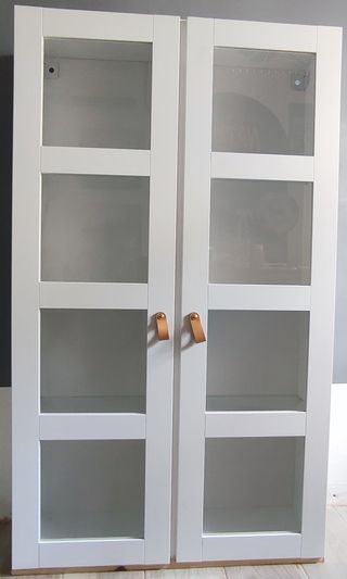 Vitrina IKEA blanca - 2 puertas