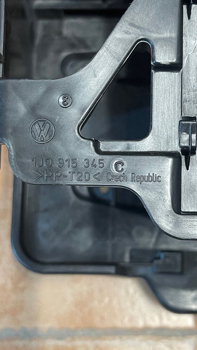 Caja bateria VW Golf IV