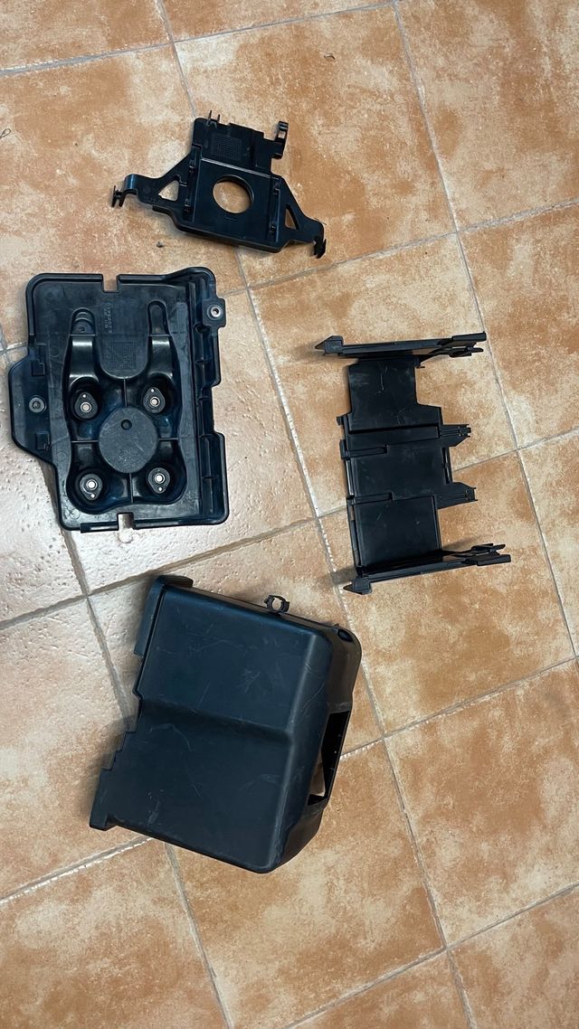 Caja bateria VW Golf IV