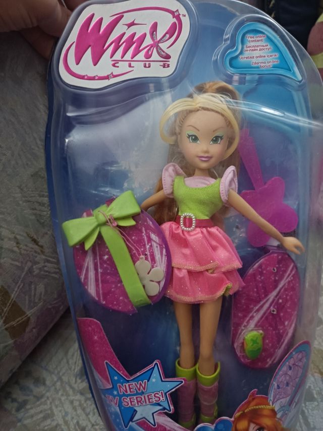 Bambola Winx Club Flora  friends forever