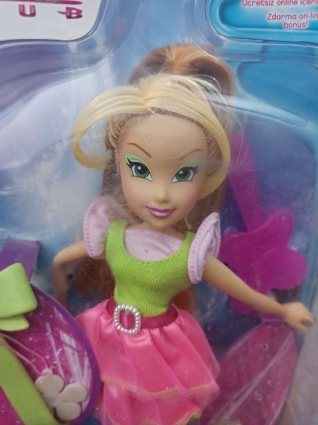 Bambola Winx Club Flora  friends forever