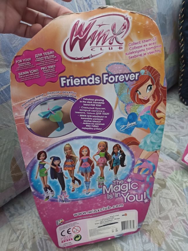 Bambola Winx Club Flora  friends forever