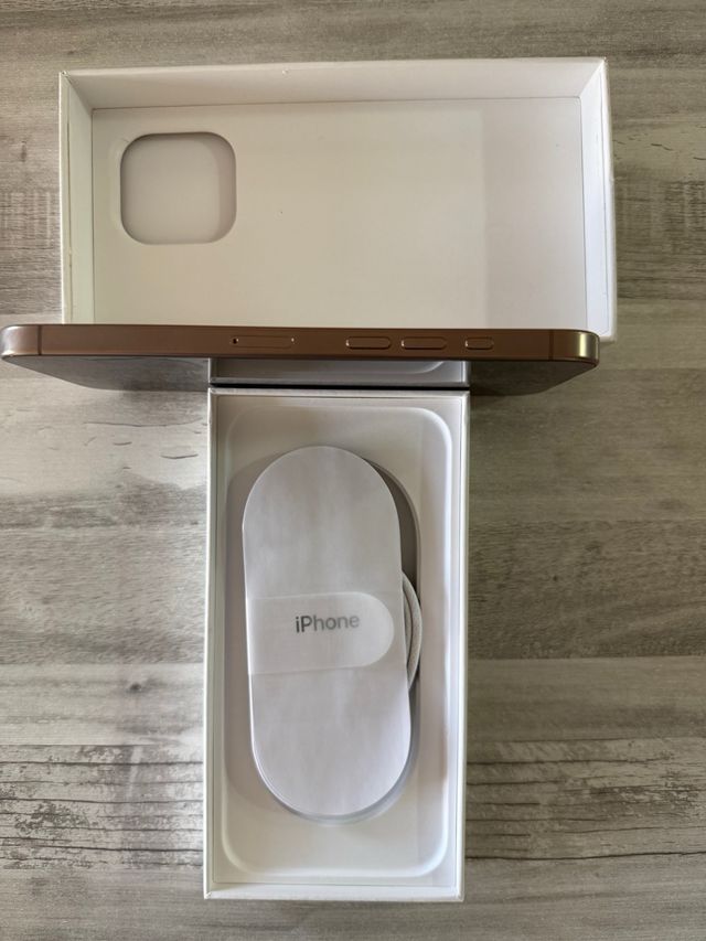 iPhone 16 pro Max 512 17/3/25 117 ciclos factura 