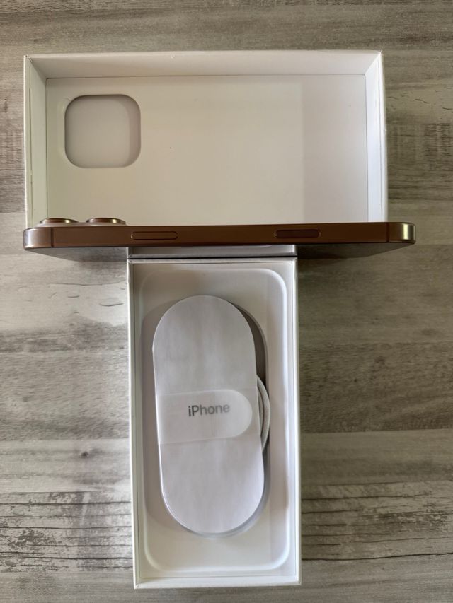 iPhone 16 pro Max 512 17/3/25 117 ciclos factura 