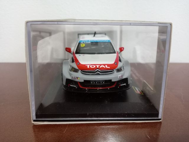 Burago Citroen C-Elysee WTCC Loeb 1/32