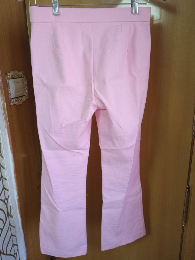 Pantalones rosa acampanados