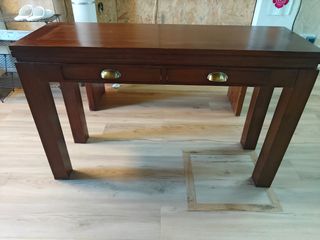 Mesa madera maciza extensible.con dos cajones.