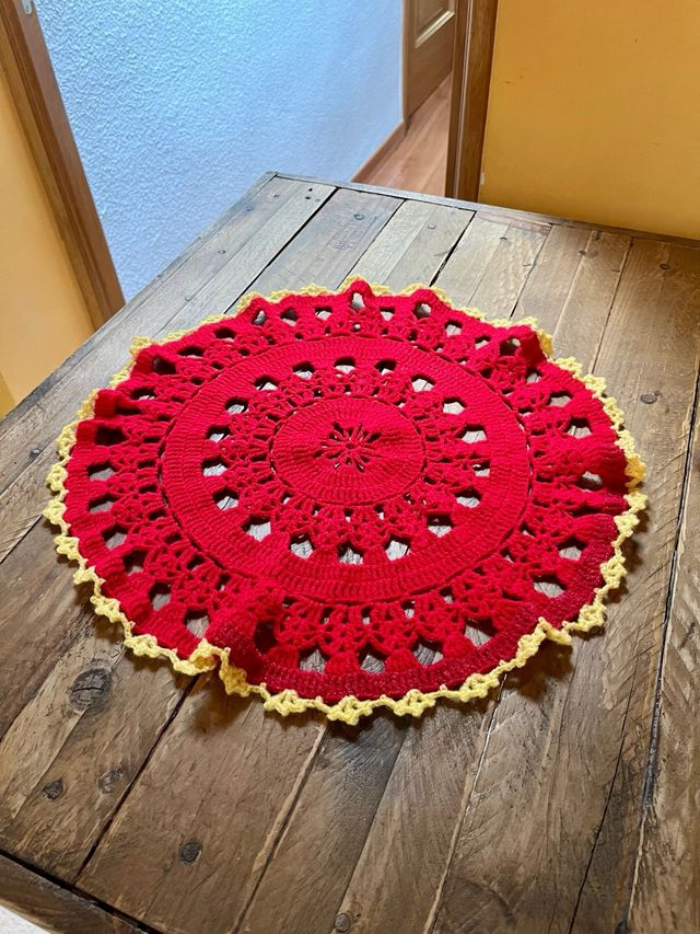 Tapete crochet rojo-amarillo 40cm