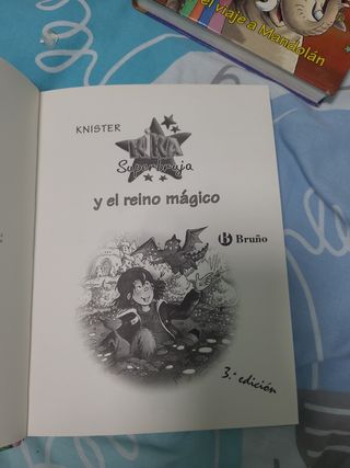 Kika Superbruja y el reino mágico (Spanish Edit...