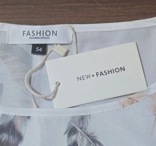 Blusa de manga corta blanca estampada