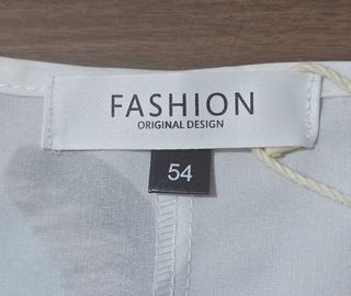 Blusa de manga corta blanca estampada