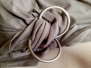 Bandolera porteo en agua