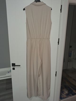 Mono beige S/M, sin estrenar con etiqueta.