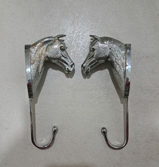 2 Perchas Caballo Metalicas Plateadas