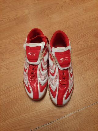 Zapatillas deportivas rojas y blancas