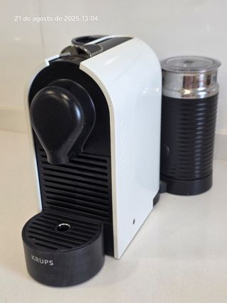 Cafetera Krups Nespresso Blanca