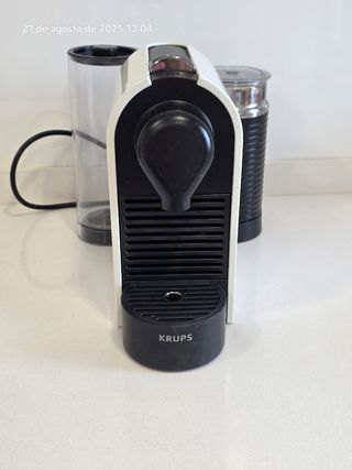 Cafetera Krups Nespresso Blanca