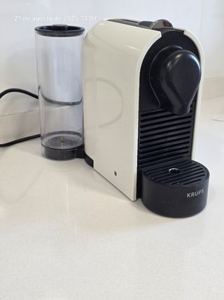 Cafetera Krups Nespresso Blanca