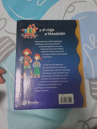 Kika Superbruja y el viaje a Mandolán (Kika Sup...
