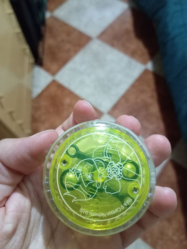 Yoyo Ben 10 - Luminoso. Verde. Nuevo. Barato