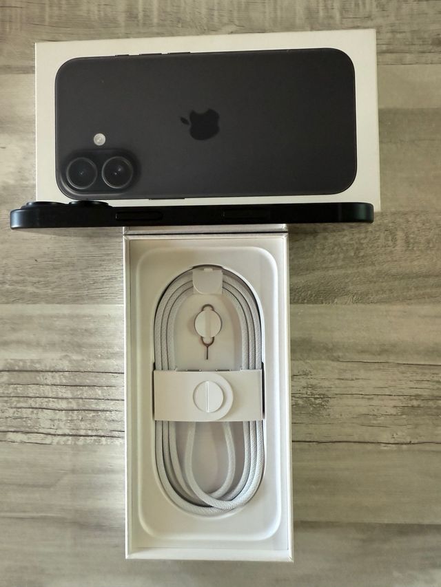 iPhone 16 Negro 128GB 20/8/2025 0 ciclos factura