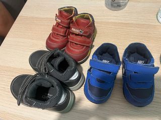 Zapatillas bebé 19,5 (nike) 20 ( Pablosky) y 22