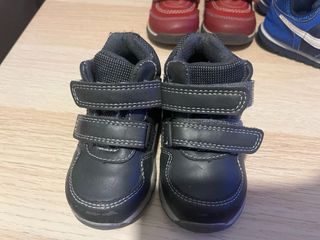 Zapatillas bebé 19,5 (nike) 20 ( Pablosky) y 22