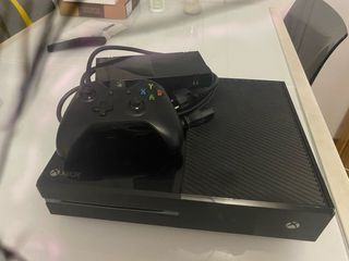 Xbox One negra + mando + fuente