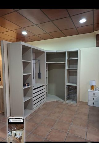 Armario esquinero beige