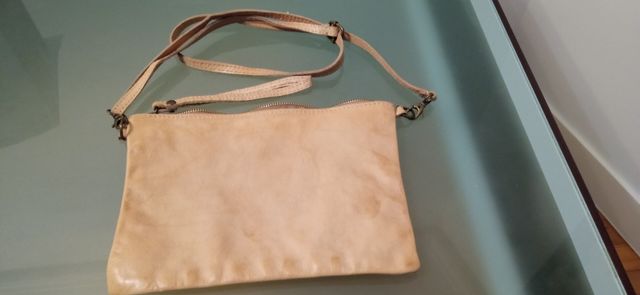 Bolso beige tachuelas piel