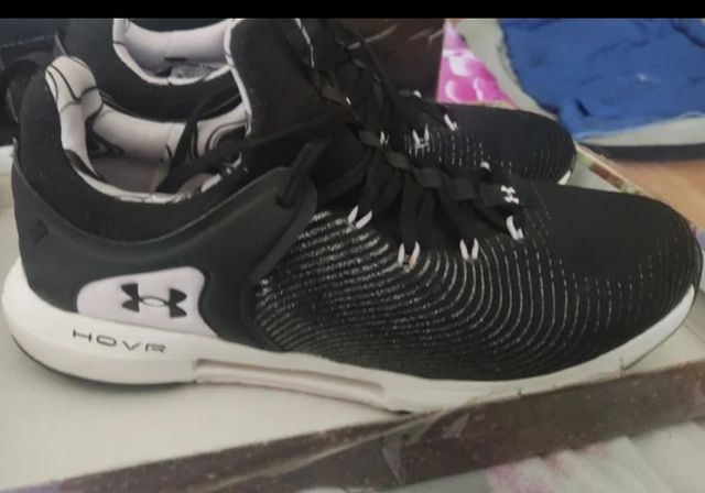 Zapatillas Under Armour Hovr - Negras