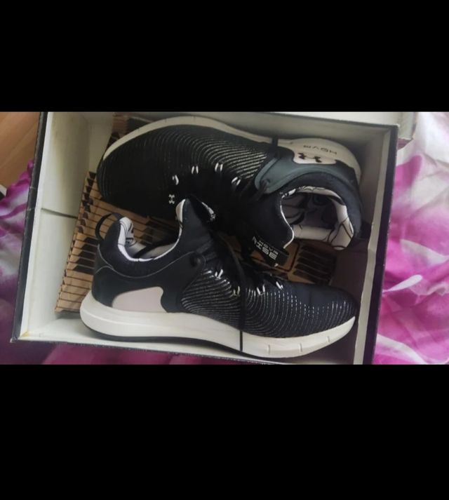 Zapatillas Under Armour Hovr - Negras