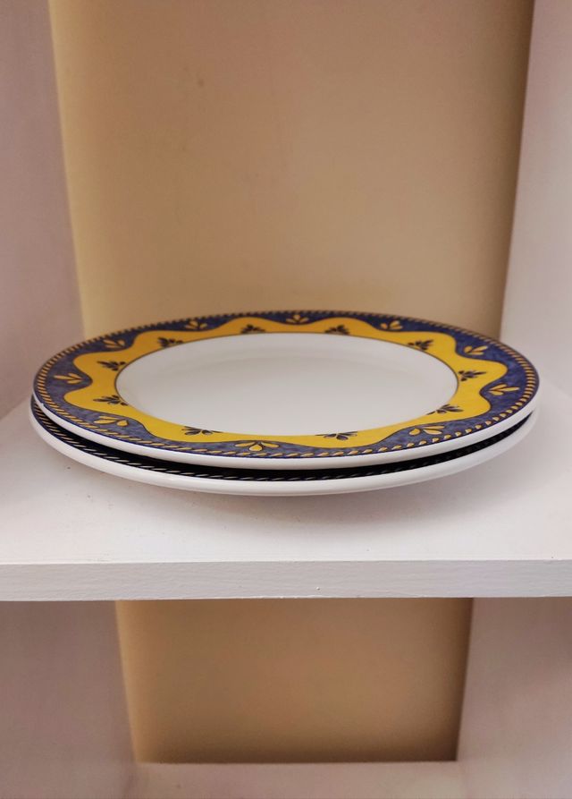 Piatto piano quadrifoglio vintage a quattro foglie.