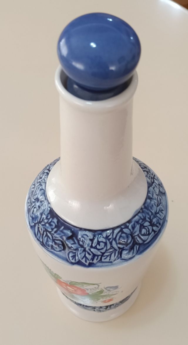 Licorera porcelana vintage azul y blanca