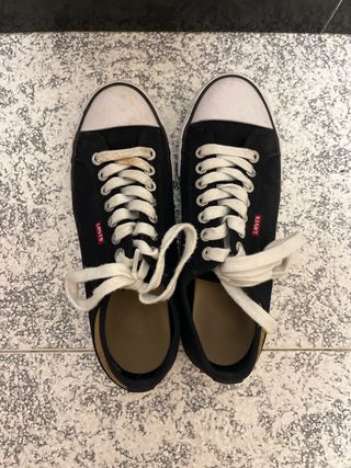Zapatillas Levis negras